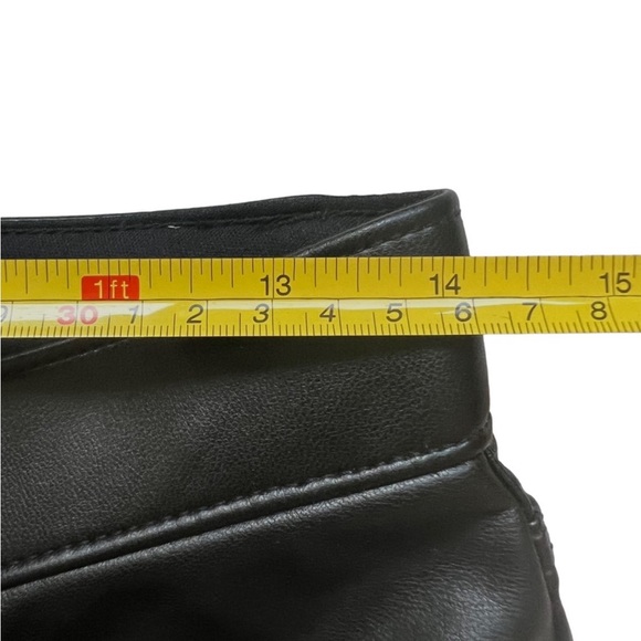 Abercrombie & Fitch Ankle Straight Ultra High
Rise Vegan Leather Black Pants - Picture 4 of 6